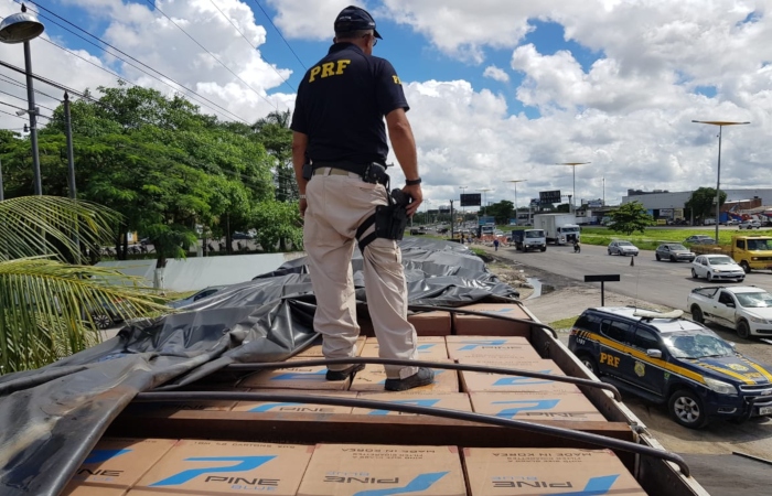 O transporte estava indo do CearÃ¡ em direÃ§Ã£o a Bahia.
Foto: DivulgaÃ§Ã£o/PRF. (O transporte estava indo do CearÃ¡ em direÃ§Ã£o a Bahia.
Foto: DivulgaÃ§Ã£o/PRF.)