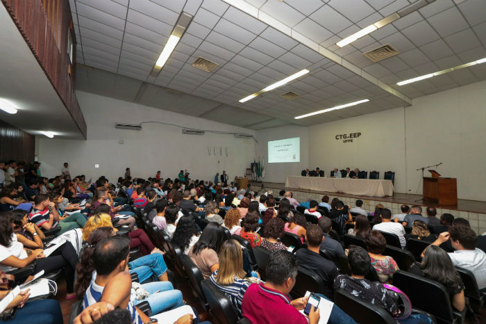 Reunio entre reitores e comunidades acadmicas aconteceu nesta tarde. Foto: Tarciso Augusto/Esp. DP.