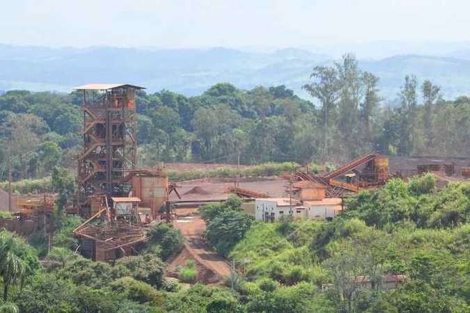 Estudos mostram que a paralisao e a reduo da atividade mineral levam o caos aos cofres pblicos e desemprego  populao. Em trs anos, o PIB mineiro pode encolher 12%. Foto: Gladyston Rodrigues/Estado de Minas