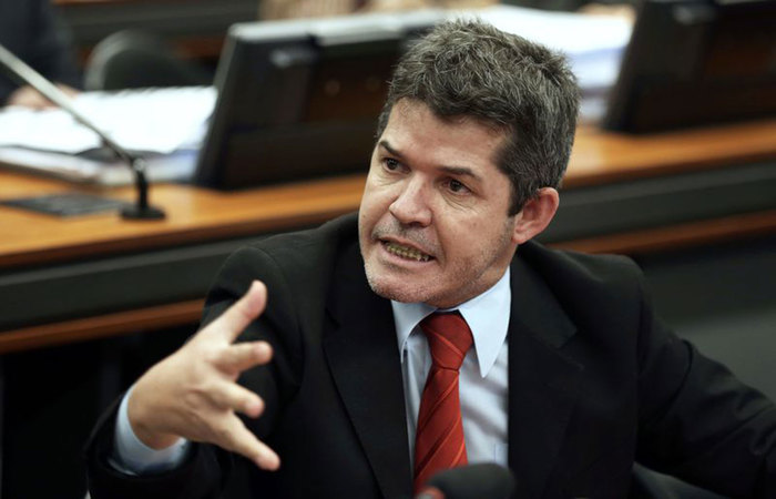 O Delegado Waldir (PSL-GO) teria supostamente confirmado o recuo. Foto: Marcelo Camargo/Agência Brasil (Foto: Marcelo Camargo/Agência Brasil) O Delegado Waldir (PSL-GO) teria supostamente confirmado o recuo. Foto: Marcelo Camargo/Agência Brasil (Foto: Marcelo Camargo/Agência Brasil)