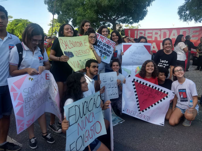 Além de universidades, colégio e institutos federais, o ato reúne estudantes de escolas privadas e da rede estadual de ensino. Foto: Roberta Almeida/Divulgação.