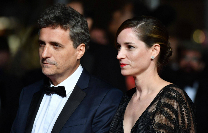 O diretor Kleber Mendonça Filho e a produtora francesa Emilie Lesclaux chegam para a exibição de Bacurau. Foto: Alberto Pizzoli/AFP O diretor Kleber Mendonça Filho e a produtora francesa Emilie Lesclaux chegam para a exibição de Bacurau. Foto: Alberto Pizzoli/AFP