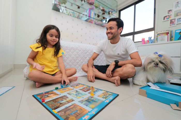Andr&eacute; participa das atividades com a filha Laura. Foto: Tarciso Augusto/Esp. DP.