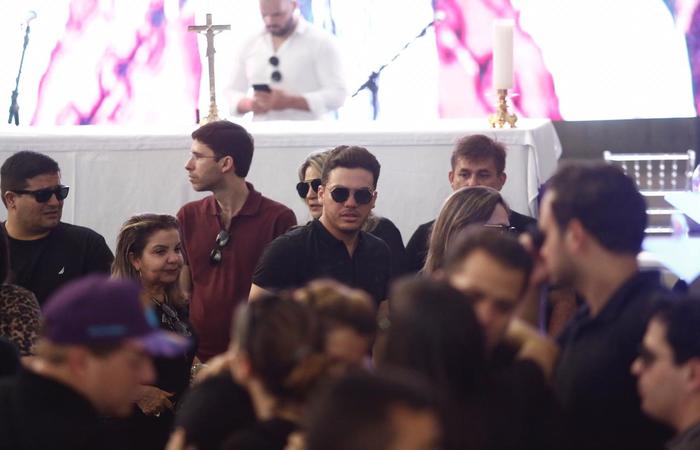 Wesley Safadão homenageia Gabriel Diniz no Recife - Quem