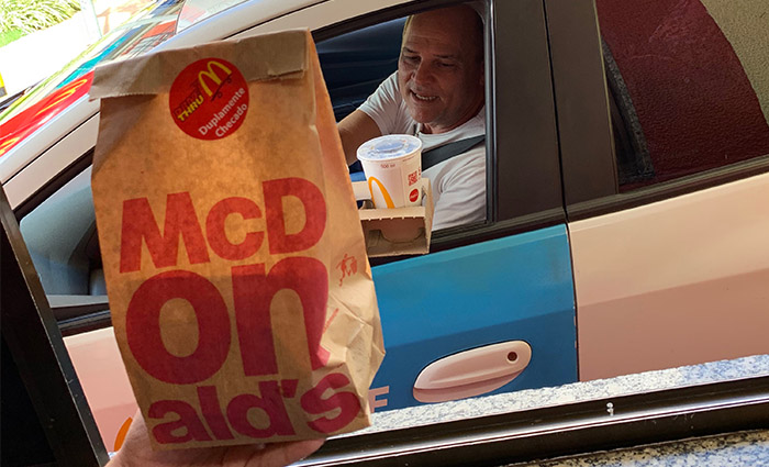 Servio, que tem um dia especial no McDonald's, tornou-se essencial para os brasileiros. Foto: Rochelli Dantas/DP