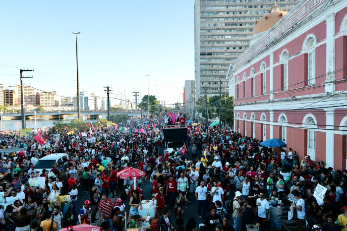 Concentração do ato acontece na Rua da Aurora. Foto: Tarciso Augusto/Esp.DP. Concentração do ato acontece na Rua da Aurora. Foto: Tarciso Augusto/Esp.DP.