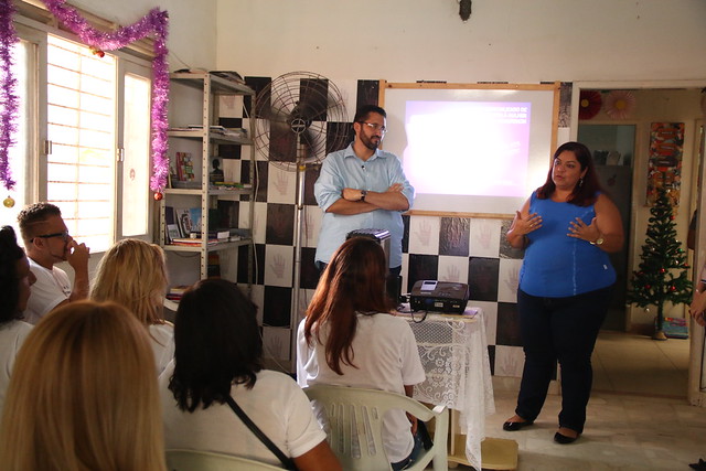 Na capacitação, elas aprendem sobre adereços e enfeites juninos Na capacitação, elas aprendem sobre adereços e enfeites juninos
