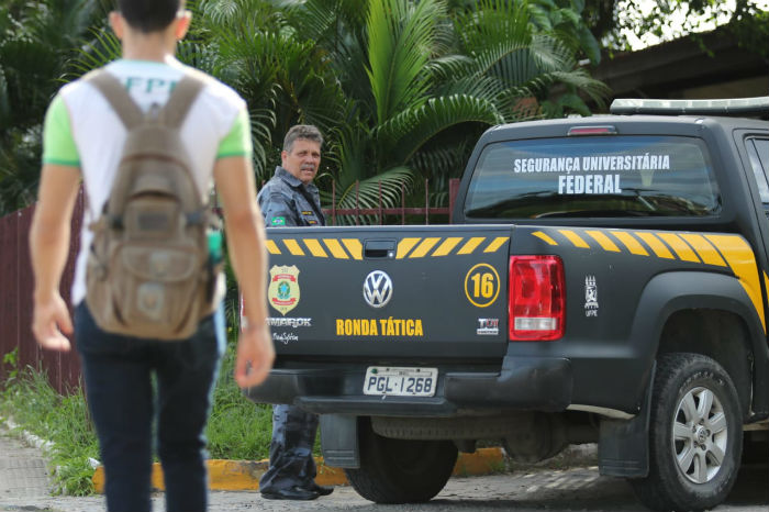 Superintendente de SeguranÃ§a da UFPE diz que nÃ£o hÃ¡ necessidade para pÃ¢nico. Foto: Tarciso Augusto/Esp. DP.