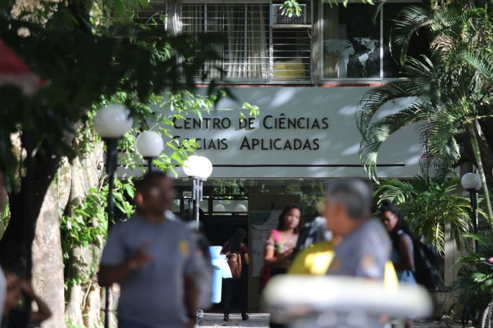 Prdio do CCSA passou por percia nesta tarde. Foto: Tarciso Augusto/Esp. DP.