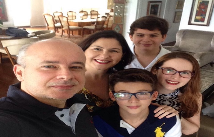  Joo Campos com sua esposa, Rosana, e os filhos Joo Pedro, Jos Henrique e Luiza. Foto: Arquivo Pessoal.