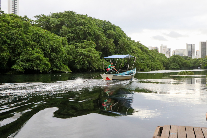 Os pontos de embarque e desembarque seriam no Jardim do Baob e no Marco Zero, onde j existe estrutura de cais.
Foto: Tarciso Augusto / Esp. DP Foto. (Os pontos de embarque e desembarque seriam no Jardim do Baob e no Marco Zero, onde j existe estrutura de cais.
Foto: Tarciso Augusto / Esp. DP Foto.)