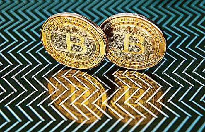 Para especialistas, o bitcoin  uma moeda virtual para quem est preparado para enfrentar fortes variaes. Foto: Karen Bleier/AFP