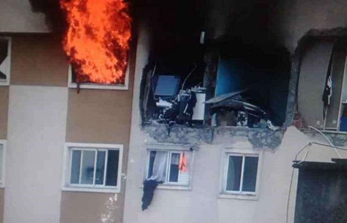 Os bombeiros acreditam que a mquina que realizava o servios pode ser a causa da exploso. FOTO: Twitter/Reproduo (Os bombeiros acreditam que a mquina que realizava o servios pode ser a causa da exploso. FOTO: Twitter/Reproduo)