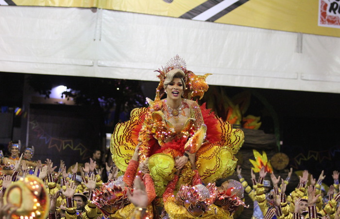 Momento da Rainha no espetculo. Foto: Samuel Calado/DP