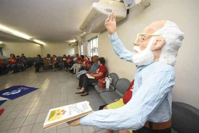 Professores da rede estadual participam de assembleia no Recife. Foto: Sintepe/Divulgação.