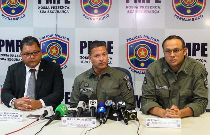 Participaram da coletiva o delegado José Rivelino, da Diresp Interior, o tenente-coronel Luiz Brito, porta-voz da PMPE, e o coronel da PM Alexandre Menezes - Bruna Costa/Esp. DP