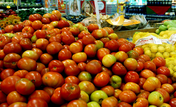 A queda mais expressiva na capital pernambucana foi do tomate, com reduo de 16,46%. Foto: Jos Gomercindo/ ANPr