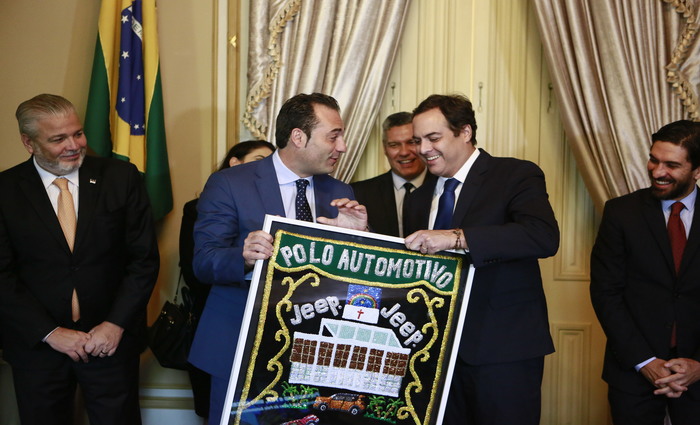 Governador Paulo Câmara participou do anúncio de aporte de R$ 7,5 bilhões da Jeep. Foto: Heudes Regis/SEI