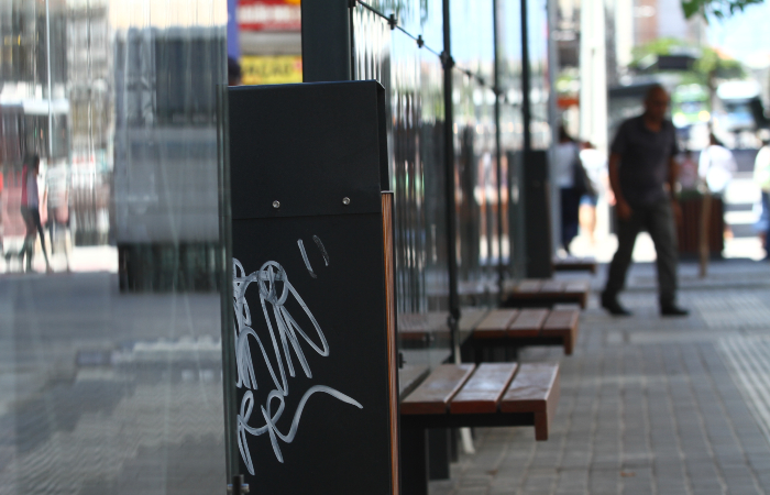 As novas paradas mal foram instaladas e já foram vandalizadas - Peu Ricardo/DP As novas paradas mal foram instaladas e já foram vandalizadas - Peu Ricardo/DP