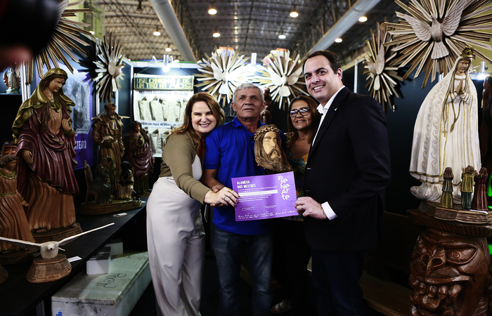 Os diplomas foram entregues pelo governador Paulo Câmara e a primeira-dama Ana Luiza Câmara. Foto: Heudes Regis/SEI Os diplomas foram entregues pelo governador Paulo Câmara e a primeira-dama Ana Luiza Câmara. Foto: Heudes Regis/SEI