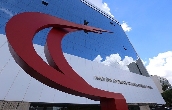 Em nota divulgada na terça-feira, a diretoria do Conselho Federal e o Colégio de Presidentes de Seccionais da OAB indicam que a proposta do ministro da Economia, Paulo Guedes, "silencia as entidades" e "cala a advocacia". Foto: Agência Senado (Foto: Agência Senado) Em nota divulgada na terça-feira, a diretoria do Conselho Federal e o Colégio de Presidentes de Seccionais da OAB indicam que a proposta do ministro da Economia, Paulo Guedes, "silencia as entidades" e "cala a advocacia". Foto: Agência Senado (Foto: Agência Senado)