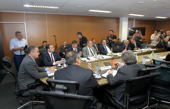 Governador de Pernambuco, Paulo Câmara (esq.) é um dos gestores presentes no encontro (Foto: Divulgação/Gov.SE) (Governador de Pernambuco, Paulo Câmara (esq.) é um dos gestores presentes no encontro (Foto: Divulgação/Gov.SE)) Governador de Pernambuco, Paulo Câmara (esq.) é um dos gestores presentes no encontro (Foto: Divulgação/Gov.SE) (Governador de Pernambuco, Paulo Câmara (esq.) é um dos gestores presentes no encontro (Foto: Divulgação/Gov.SE))