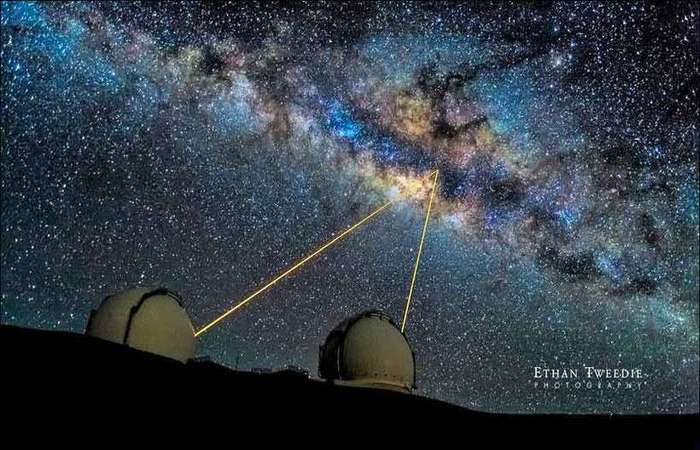 Lasers dos telescópios do Observatório Keck, no Havaí, propagados na direção do monstruoso buraco negro que fica na Via Láctea : quatro noites de medições. Foto: Ethan Tweedie/Divulgação