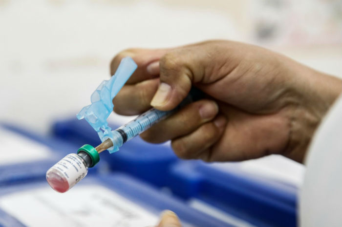A vacina tríplice viral, disponível na rede pública, protege contra sarampo, rubéola e caxumba. Foto: Paulo Paiva/DP.