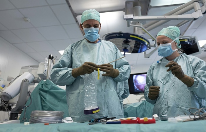 O dispositivo indica o grau de efeito de um medicamento quimioterpico sobre clulas doentes colhidas em uma bipsia. Foto: AFP.