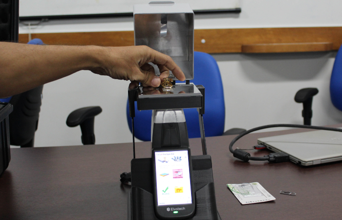 Espectrmetro porttil ajudar a medir quantidade de chumbo e cdmio em bijus - Foto: Divulgao/Ipem