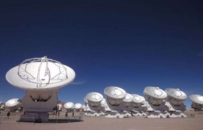 Antenas do Observatório Alma, no Deserto do Atacama. Foto: Wang et al/Divulgação