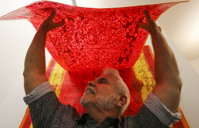 Os dípticos sobrepostos de Delson Uchôa. Foto: Tarciso Augusto/Divulgação Os dípticos sobrepostos de Delson Uchôa. Foto: Tarciso Augusto/Divulgação
