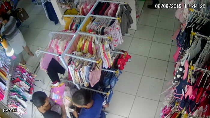 Ongoing Engaged Mosque Mulheres são flagradas furtando roupas infantis em loja no Vasco da Gama.  Veja vídeo | Local: Diario de Pernambuco
