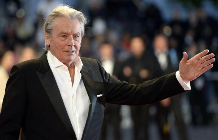 Alain Delon, monstro sagrado do cinema francs, recebeu em maio uma Palma de Ouro honorria no Festival de Cannes das mos de sua filha Anouchka. Foto: ANNE-CHRISTINE POUJOULAT / AFP