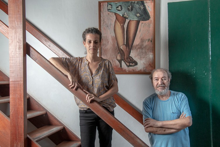 Maria Eduarda Belm, gestora do Centro Cultural Eufrsio Barbosa, onde ocorre a mostra, e o curador Raul Crdula. Crdito: Divulgao
