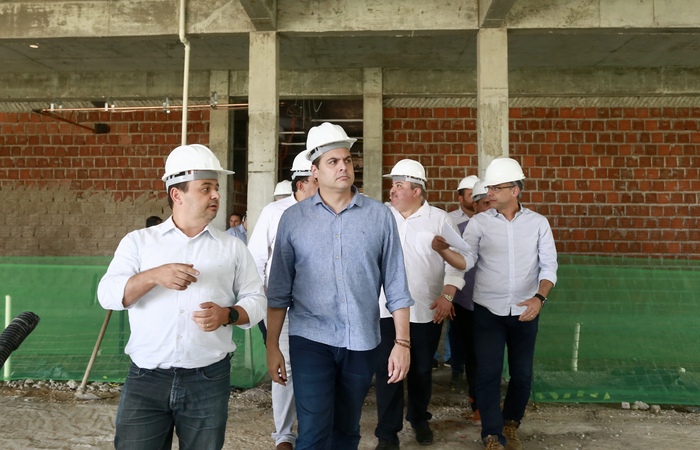 Paulo CÃ¢mara vistoriou as obras do Hospital Geral Governador Eduardo Campos. FOTO: HÃ©lia Scheppa/SEI