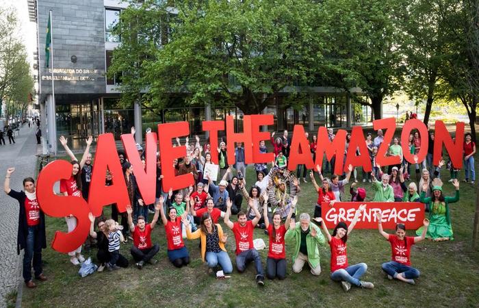 ONGs europeias organizam protestos pela Amazônia em frente a embaixadas brasileiras | Mundo: Diario de Pernambuco