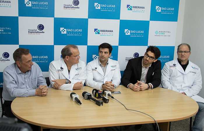 Na imagem, a equipe médica formada por Pedro Palocci, Daniel Lazo, Alex Fioravanti, Marco Maricevich e Salomão Chade. (Foto: Douglas Intrabartolo/Divulgação. ) Na imagem, a equipe médica formada por Pedro Palocci, Daniel Lazo, Alex Fioravanti, Marco Maricevich e Salomão Chade. (Foto: Douglas Intrabartolo/Divulgação. )