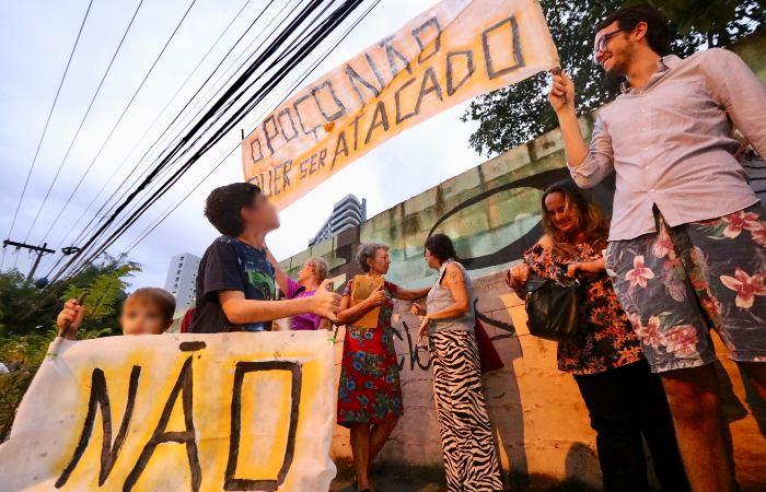 No dia 16, moradores do Poo da Panela realizaram um protesto em frente ao terreno - Foto: Tarciso Augusto/Esp. DP