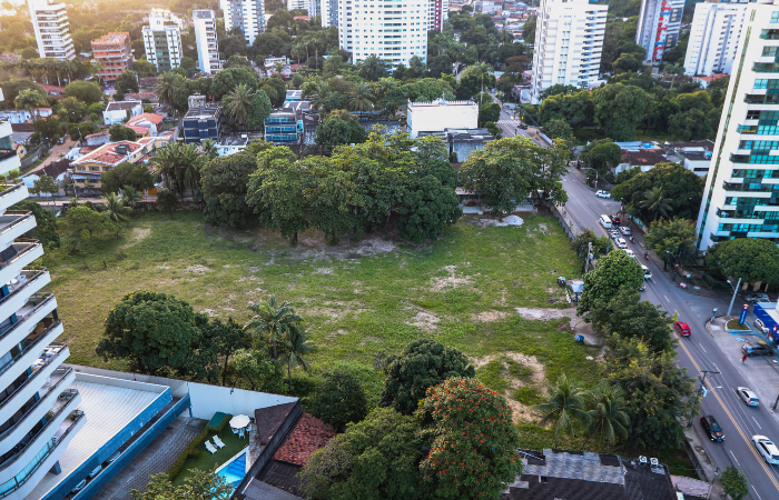 Espao pertencia a um hospital psiquitrico. Em 2015, Justia condenou Carrefour (comprador original do terreno) e a Prefeitura do Recife - Foto: Tarciso Augusto/Esp. DP