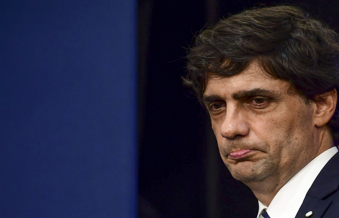 O anúncio foi feito pelo ministro da Fazenda, Hernán Lacunza, nesta quarta-feira.
Foto: Ronaldo Schemidt/AFP
(Foto: Ronaldo Schemidt/AFP
) O anúncio foi feito pelo ministro da Fazenda, Hernán Lacunza, nesta quarta-feira.
Foto: Ronaldo Schemidt/AFP
(Foto: Ronaldo Schemidt/AFP
)