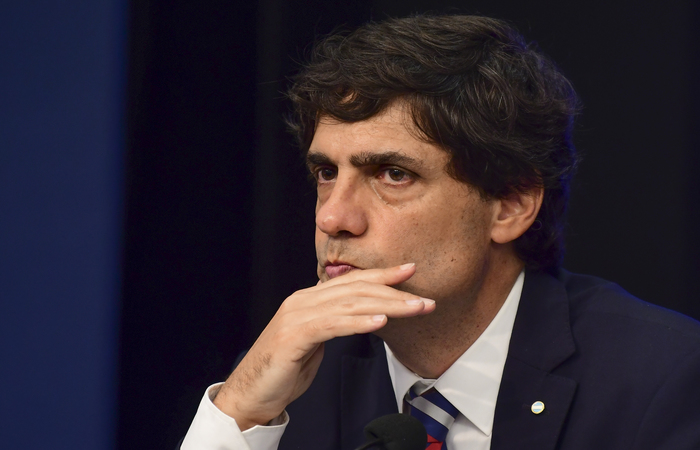 O anúncio foi feito pelo ministro da Fazenda, Hernán Lacunza, nesta quarta-feira. Foto: Ronaldo Schemidt/AFP
(Foto: Ronaldo Schemidt/AFP
) O anúncio foi feito pelo ministro da Fazenda, Hernán Lacunza, nesta quarta-feira. Foto: Ronaldo Schemidt/AFP
(Foto: Ronaldo Schemidt/AFP
)