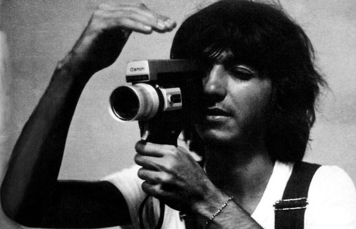 Geneton com sua cmera Super-8, em 1974. Foto: Cortesia da Cepe