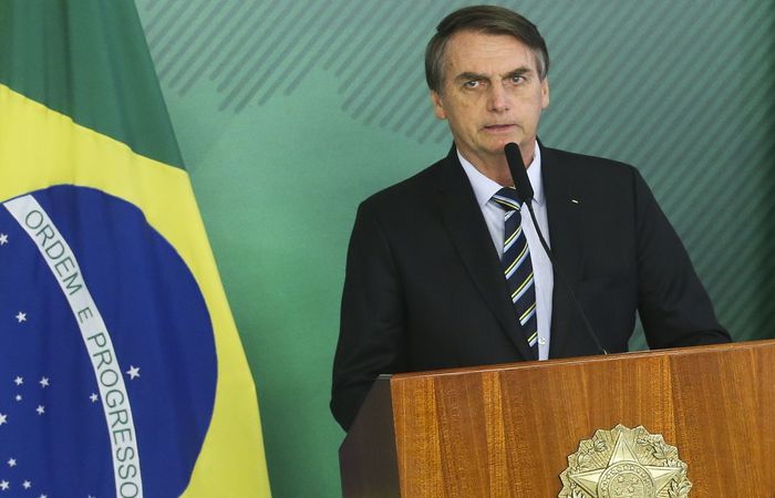 Bolsonaro afirma que, no xadrez do governo, a dama é a PGR