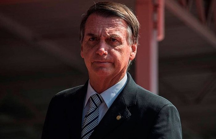 Bolsonaro afirma que, no xadrez do governo, a dama é a PGR