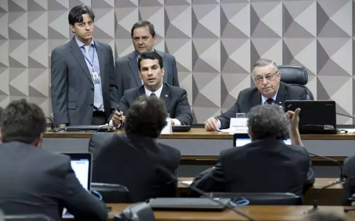 O relator da MP 884 na comisso mista, senador Iraj Abreu (PSD-TO) e o presidente do colegiado, Jos Mrio Schreiner (DEM-GO). Foto: Waldemir Barreto/Agncia Senado (Foto: Waldemir Barreto/Agncia Senado)