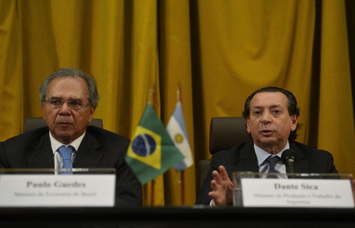 O ministro da Economia do Brasil, Paulo Guedes, e o ministro de Produção e Trabalho da Argentina, Dante Sica. Foto: Tânia Rêgo/Agência Brasil
(Foto: Tânia Rêgo/Agência Brasil) O ministro da Economia do Brasil, Paulo Guedes, e o ministro de Produção e Trabalho da Argentina, Dante Sica. Foto: Tânia Rêgo/Agência Brasil
(Foto: Tânia Rêgo/Agência Brasil)