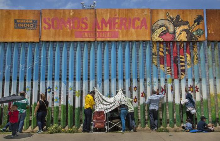 The Wall (2015-16), por Griselda San Martin - Crditos: Phillipescollection.org