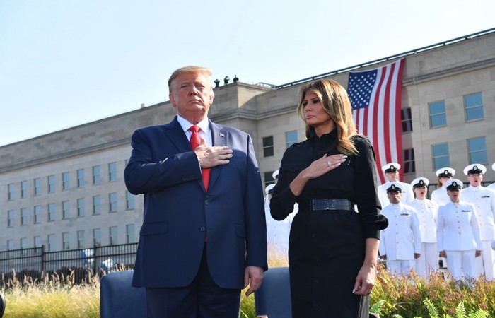 Também foram pronunciadas durante uma cerimônia em que os parentes das quase 3.000 vítimas dos ataques em Nova York, Washington e Pensilvânia recordaram seus entes queridos - Créditos: AFP.
