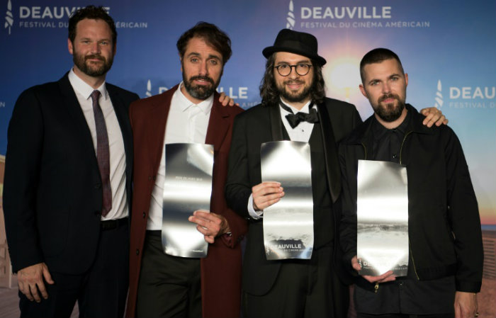 Os diretores de cinema americanos Kyle Marvin, Michael Angelo Covino, Carlo Mirabella Davis e Robert Eggers premiados no festival. Foto:AFP / LOIC VENANCE